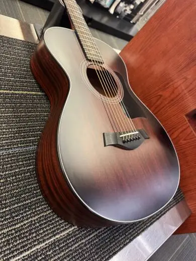 Taylor Guitars - 322E 12FRT VCL 2